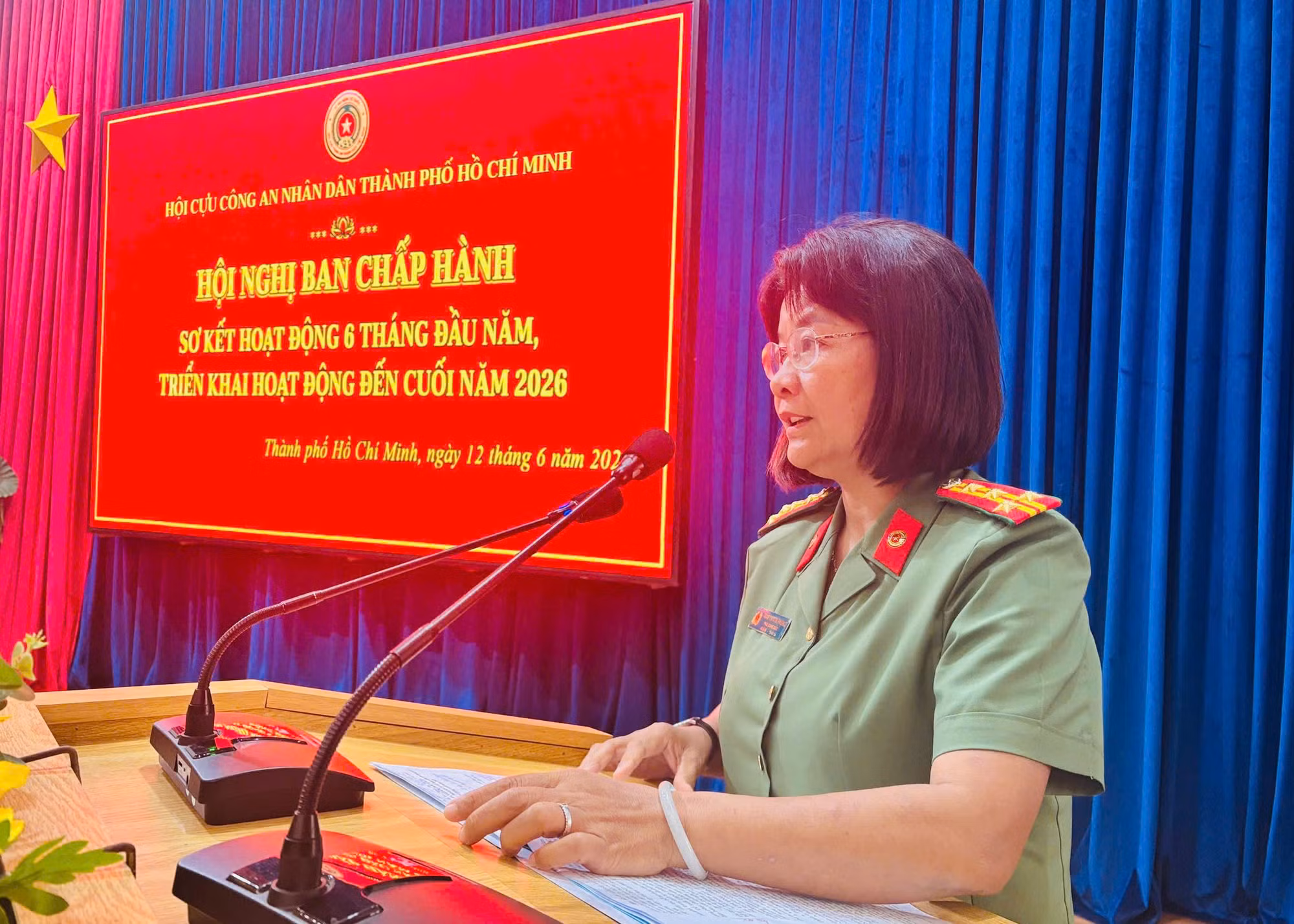 Đại tá Trần Thị Kim Phụng, Phó Giám đốc CATP phát biểu tại hội nghị.