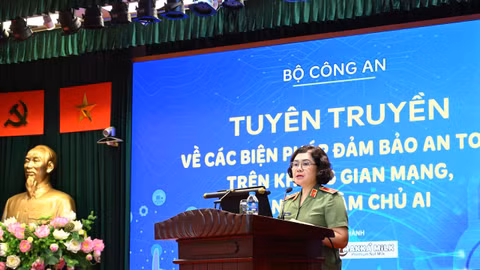 Xây dựng những “đại sứ an toàn số” nhí trong Công an nhân dân