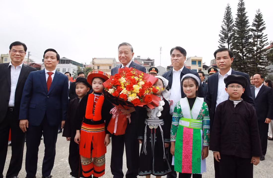 Cao Bằng cùng cả nước bước đi vững chắc trên con đường phát triển -0