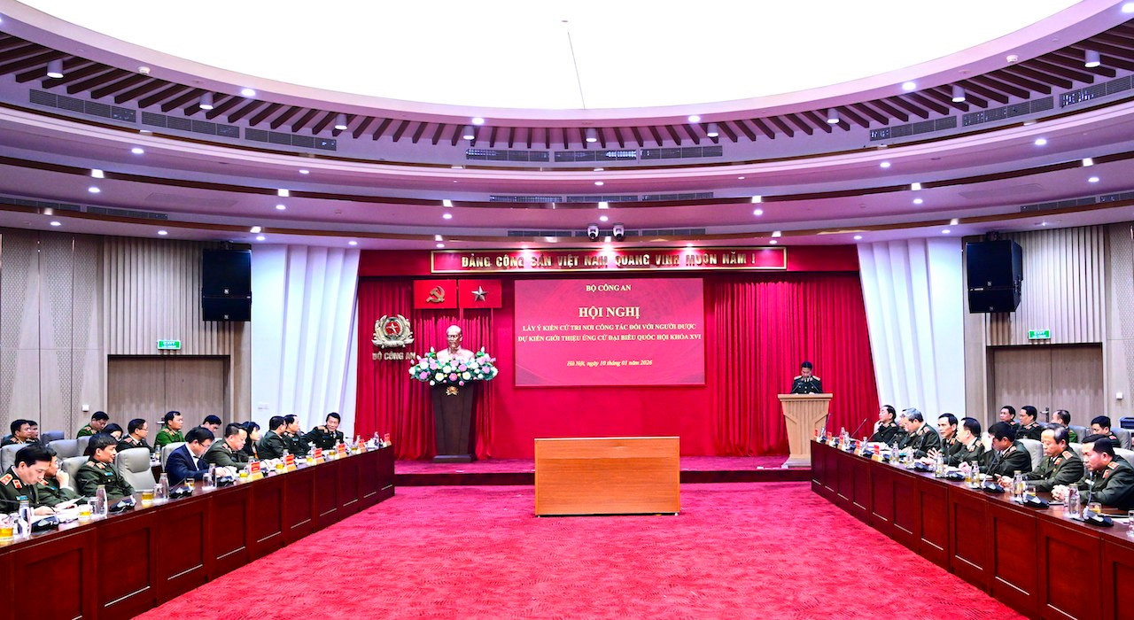 Giới thiệu Bộ trưởng Lương Tam Quang, Thứ trưởng Lê Quốc Hùng và 2 đồng chí ứng cử đại biểu Quốc hội khoá XVI -0