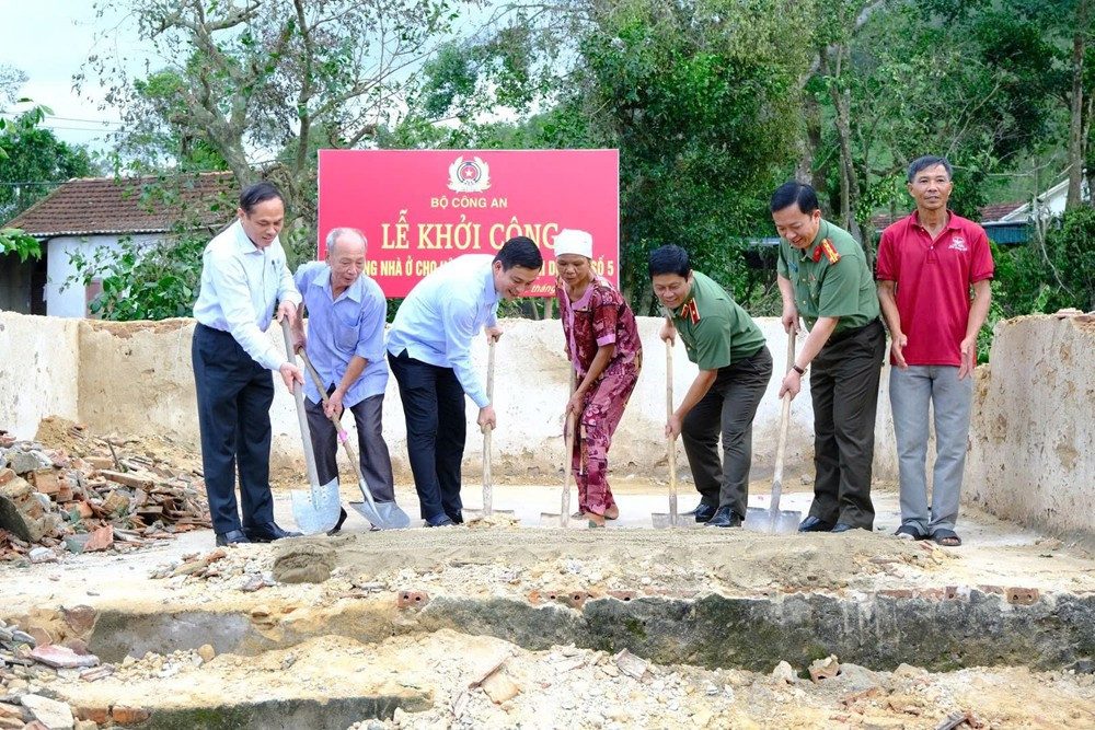 Chiến dịch Quang Trung - khi mái nhà mới sưởi ấm lòng dân sau mùa bão lũ -0