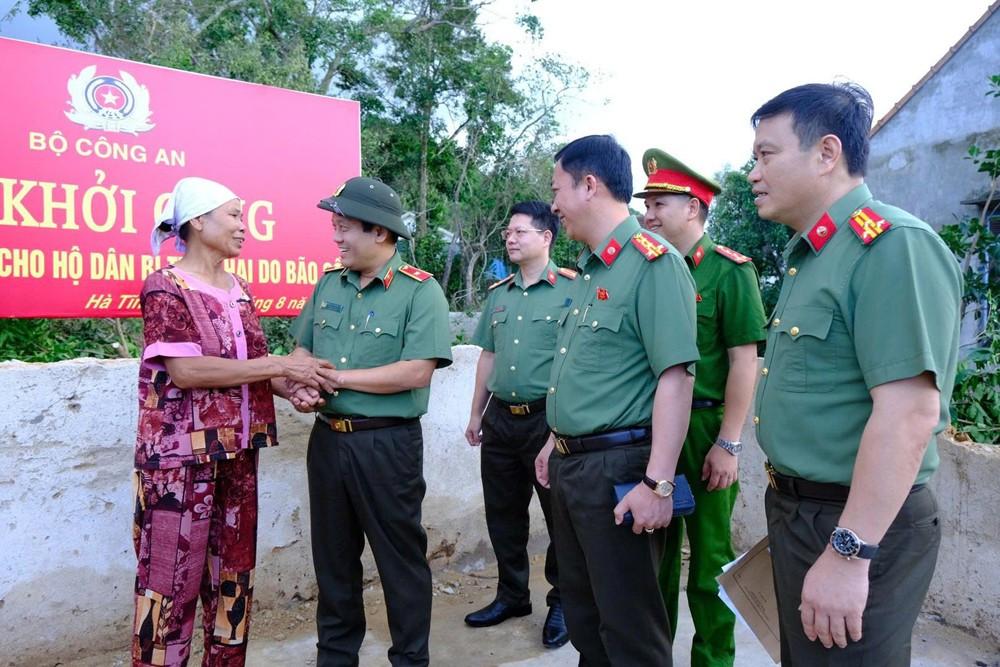 Chiến dịch Quang Trung - khi mái nhà mới sưởi ấm lòng dân sau mùa bão lũ -0