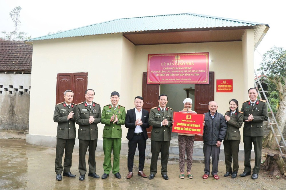 Chiến dịch Quang Trung - khi mái nhà mới sưởi ấm lòng dân sau mùa bão lũ -0