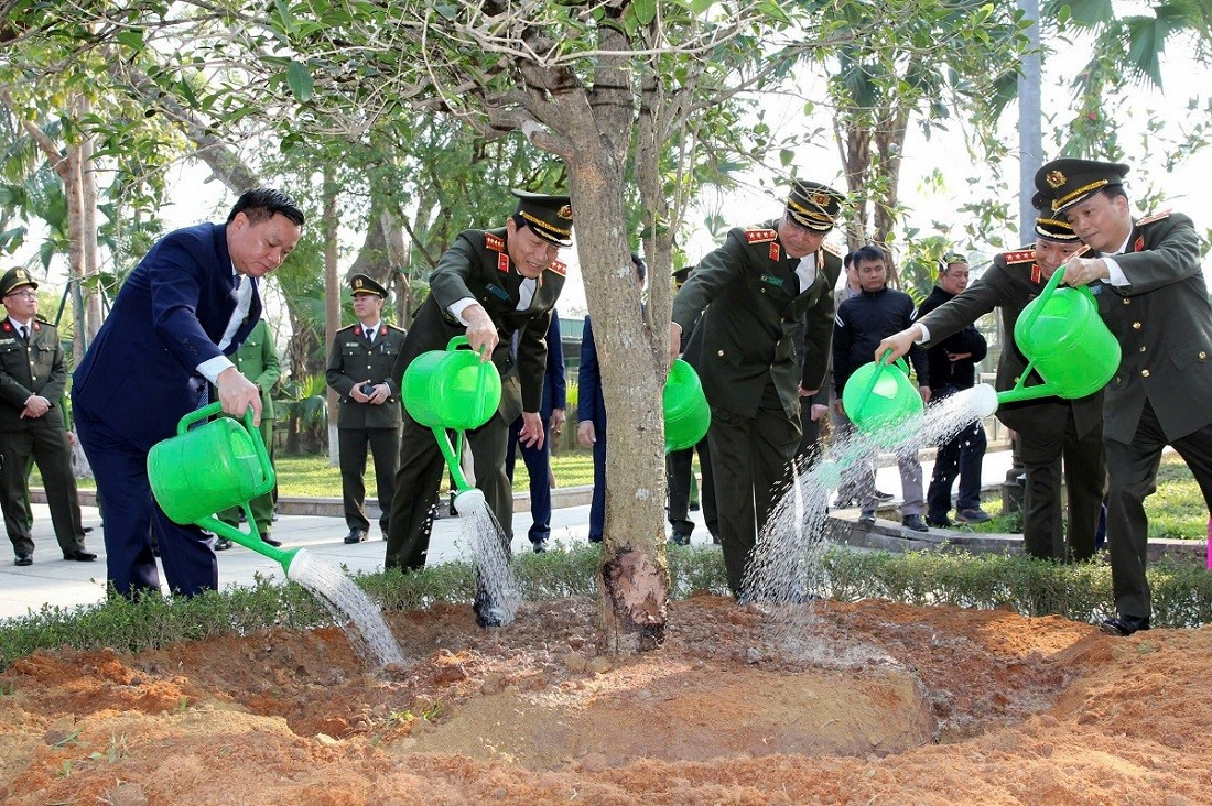 Bộ trưởng Lương Tam Quang dâng hoa, dâng hương tại Khu di tích Quốc gia đặc biệt Kim Liên -0