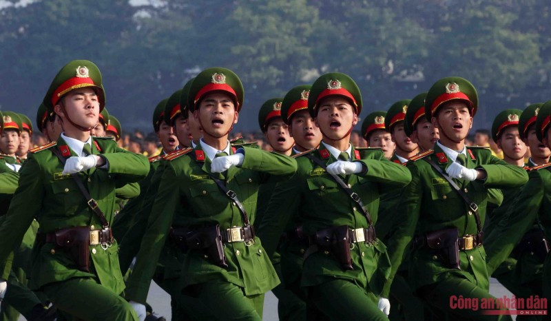 Đồng thời, lực lượng CAND cũng chứng tỏ khả năng khai thác, phát huy, làm chủ các loại vũ khí, khí tài, phương tiện kỹ thuật nghiệp vụ; và để báo cáo với Đảng, Nhà nước và nhân dân rằng, các lực lượng tham gia bảo vệ Đại hội XIV của Đảng đã sẵn sàng.