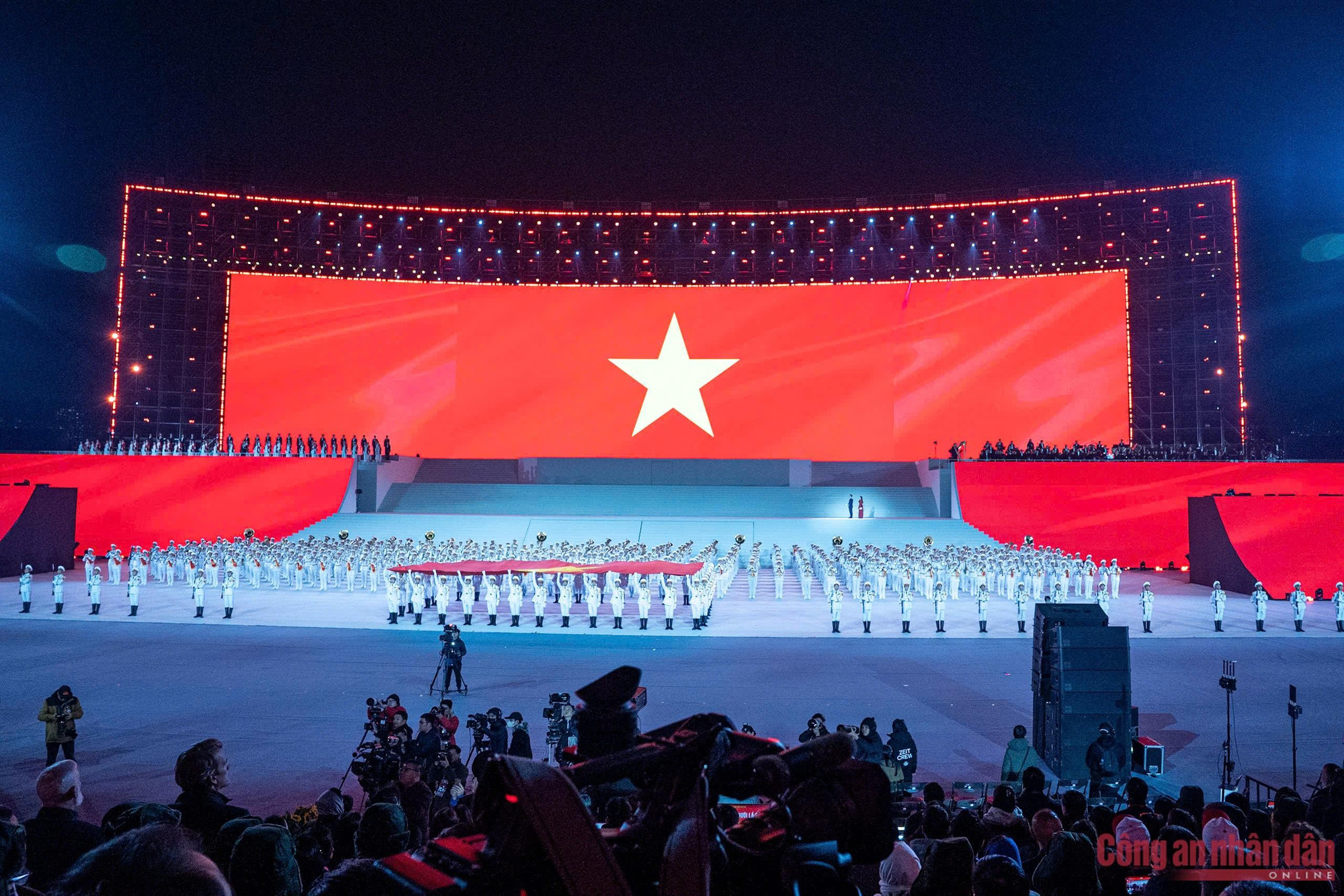 “Dưới lá cờ vẻ vang của Đảng” – Bản hùng ca chào mừng thành công Đại hội XIV -2