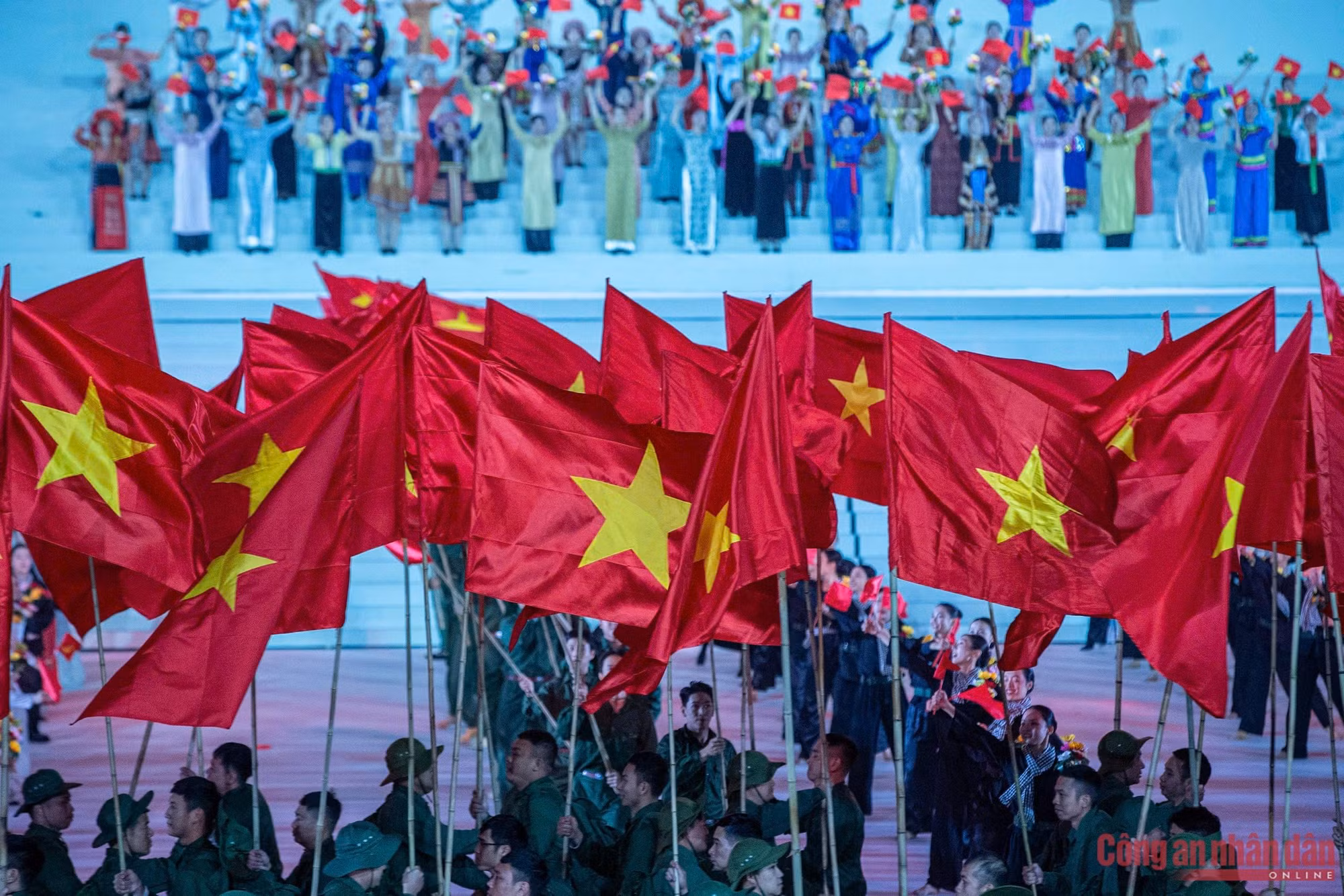 “Dưới lá cờ vẻ vang của Đảng” – Bản hùng ca chào mừng thành công Đại hội XIV -2