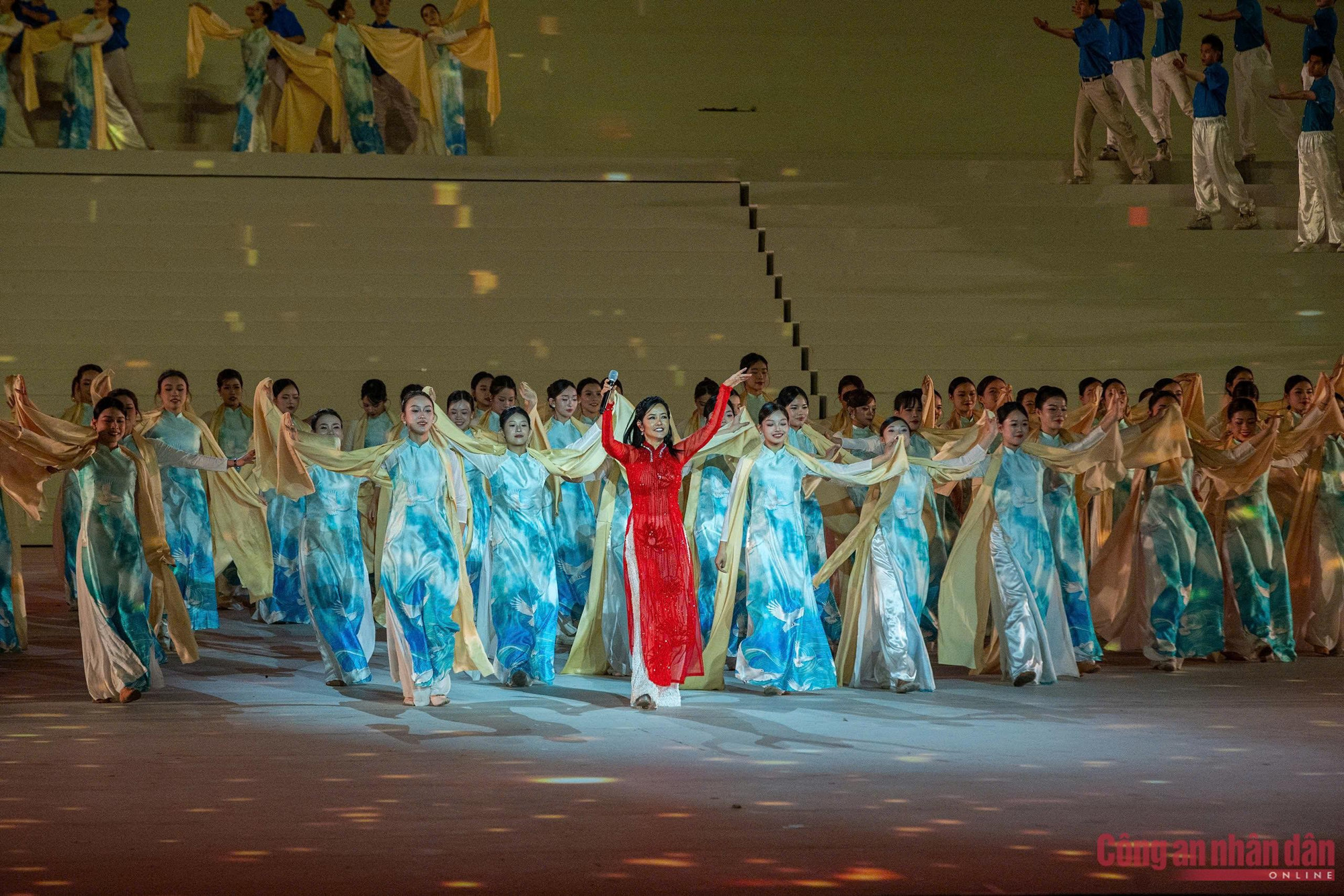 “Dưới lá cờ vẻ vang của Đảng” – Bản hùng ca chào mừng thành công Đại hội XIV -0