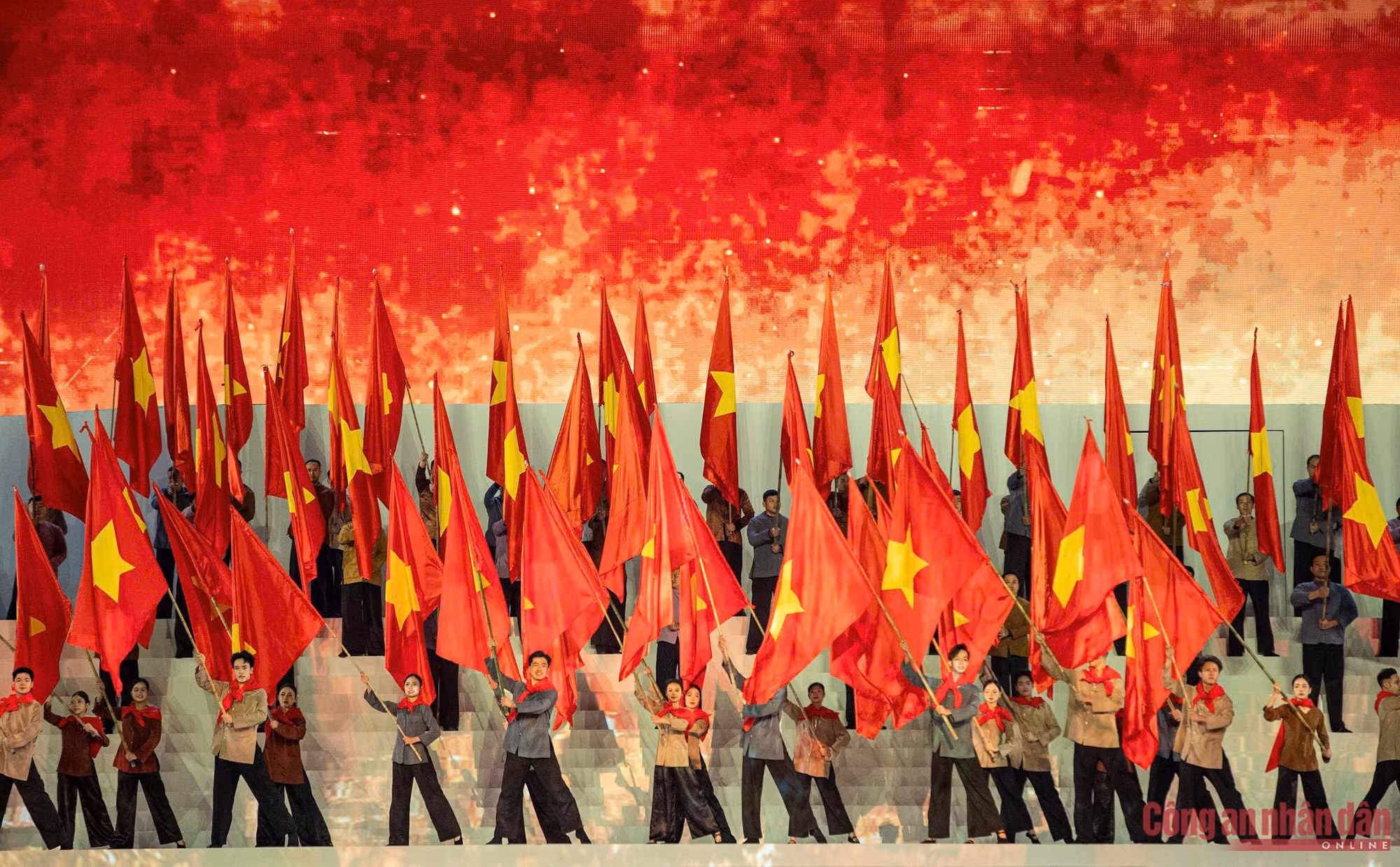 “Dưới lá cờ vẻ vang của Đảng” – Bản hùng ca chào mừng thành công Đại hội XIV -4