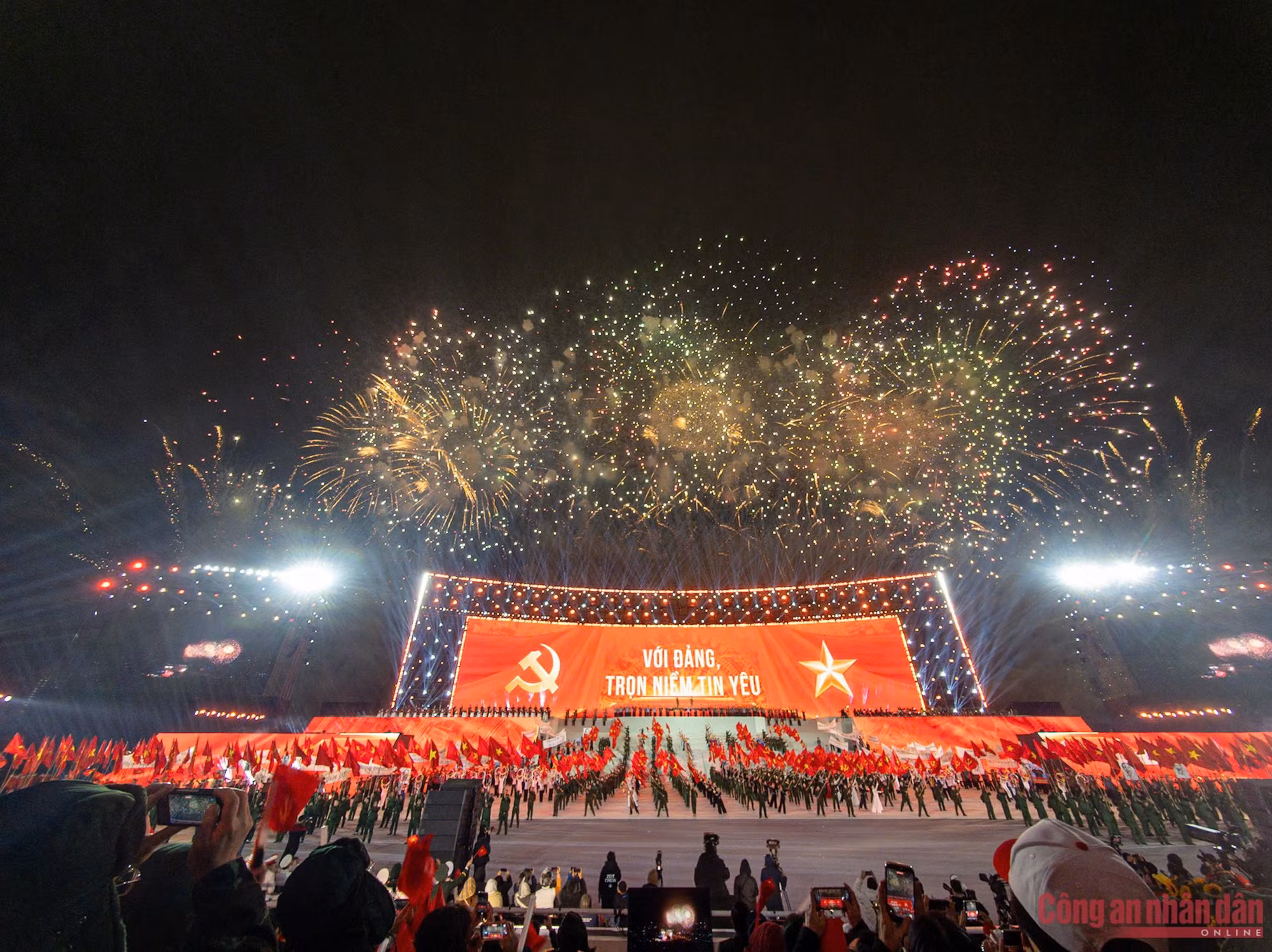 “Dưới lá cờ vẻ vang của Đảng” – Bản hùng ca chào mừng thành công Đại hội XIV -0