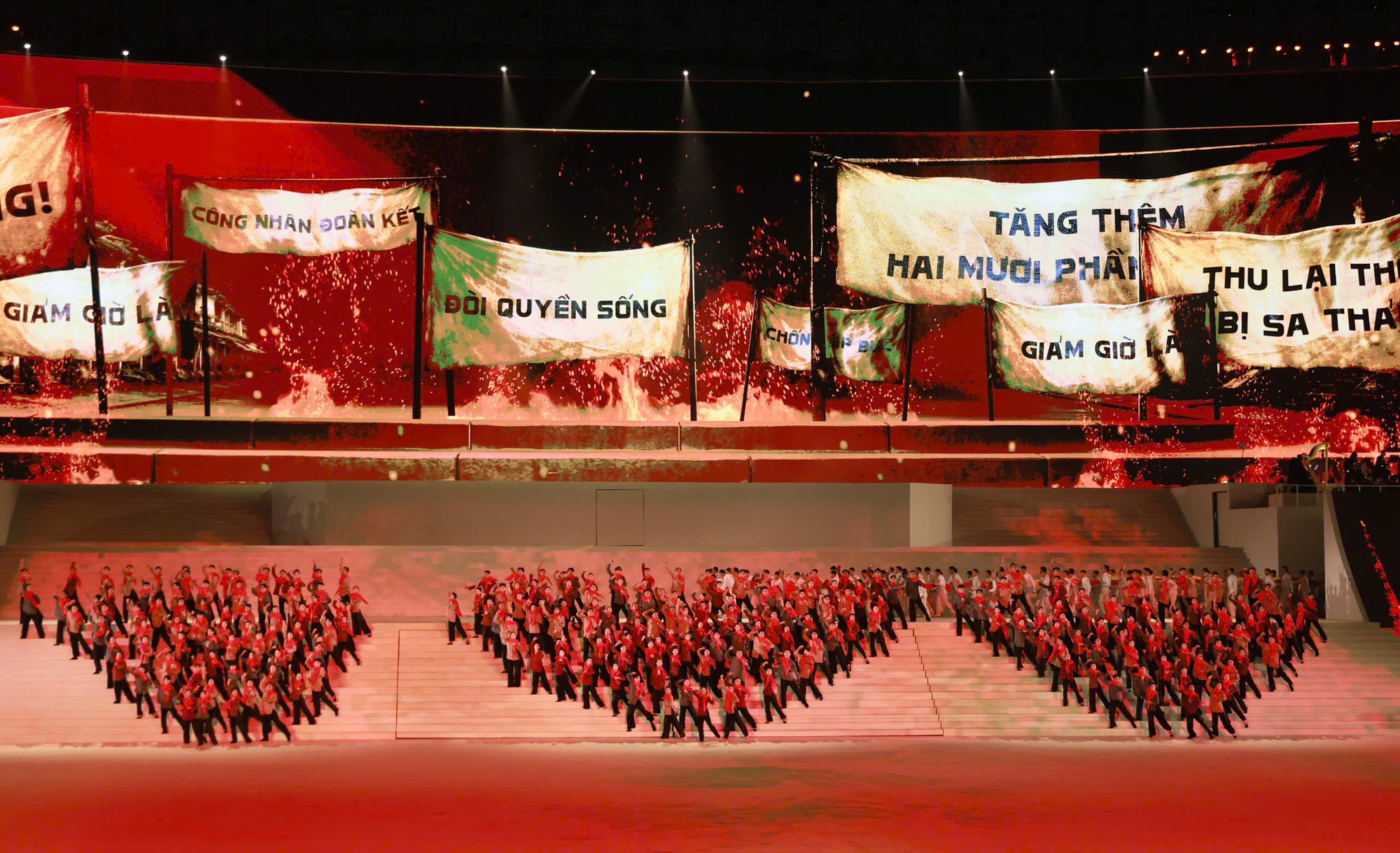 “Dưới lá cờ vẻ vang của Đảng” – Bản hùng ca chào mừng thành công Đại hội XIV -1