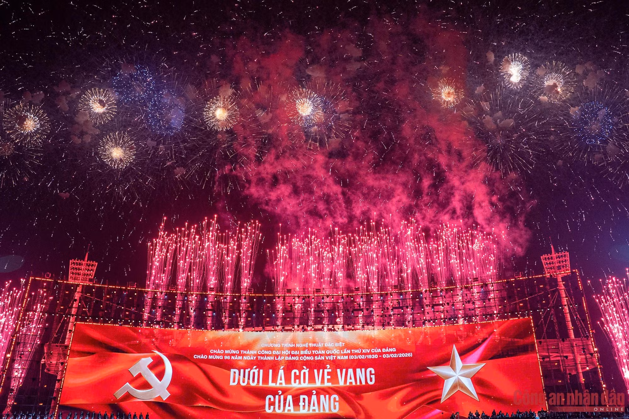 “Dưới lá cờ vẻ vang của Đảng” – Bản hùng ca chào mừng thành công Đại hội XIV -1