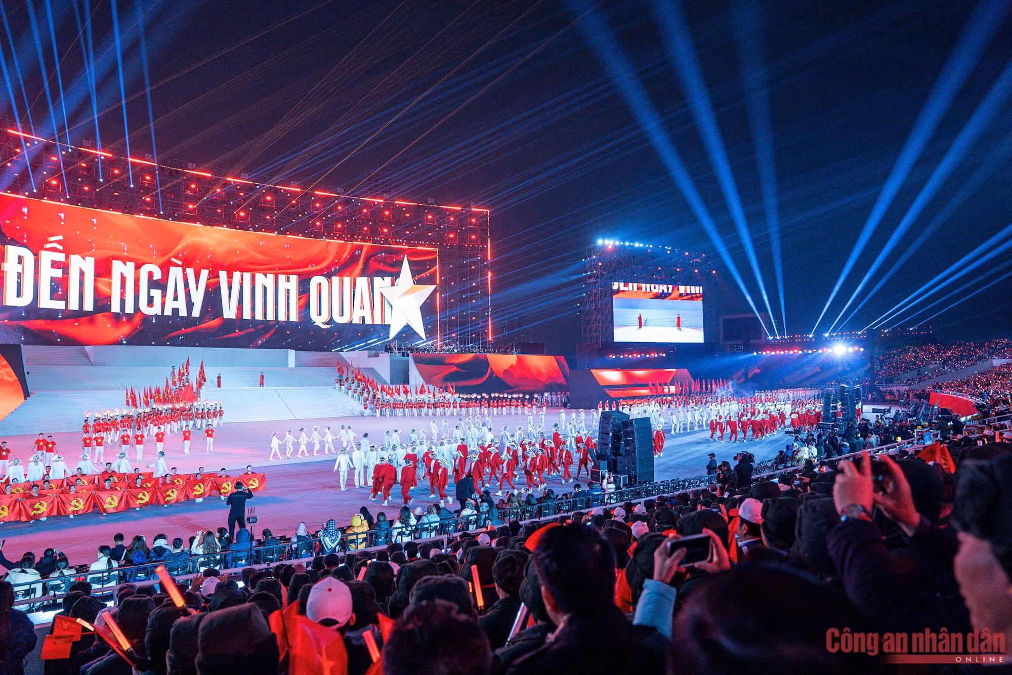 “Dưới lá cờ vẻ vang của Đảng” – Bản hùng ca chào mừng thành công Đại hội XIV -1