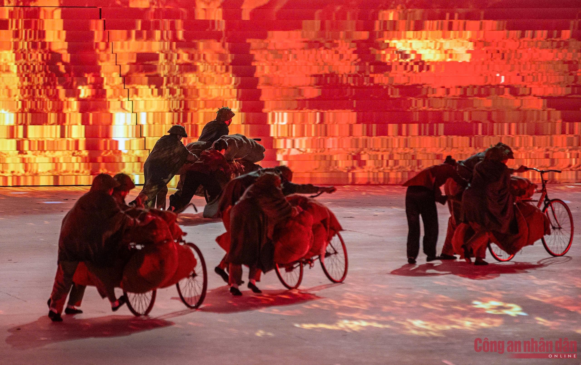 “Dưới lá cờ vẻ vang của Đảng” – Bản hùng ca chào mừng thành công Đại hội XIV -1