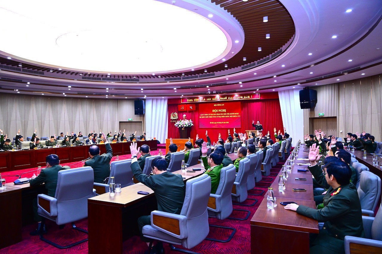 Giới thiệu Bộ trưởng Lương Tam Quang, Thứ trưởng Lê Quốc Hùng và 2 đồng chí ứng cử đại biểu Quốc hội khoá XVI -0