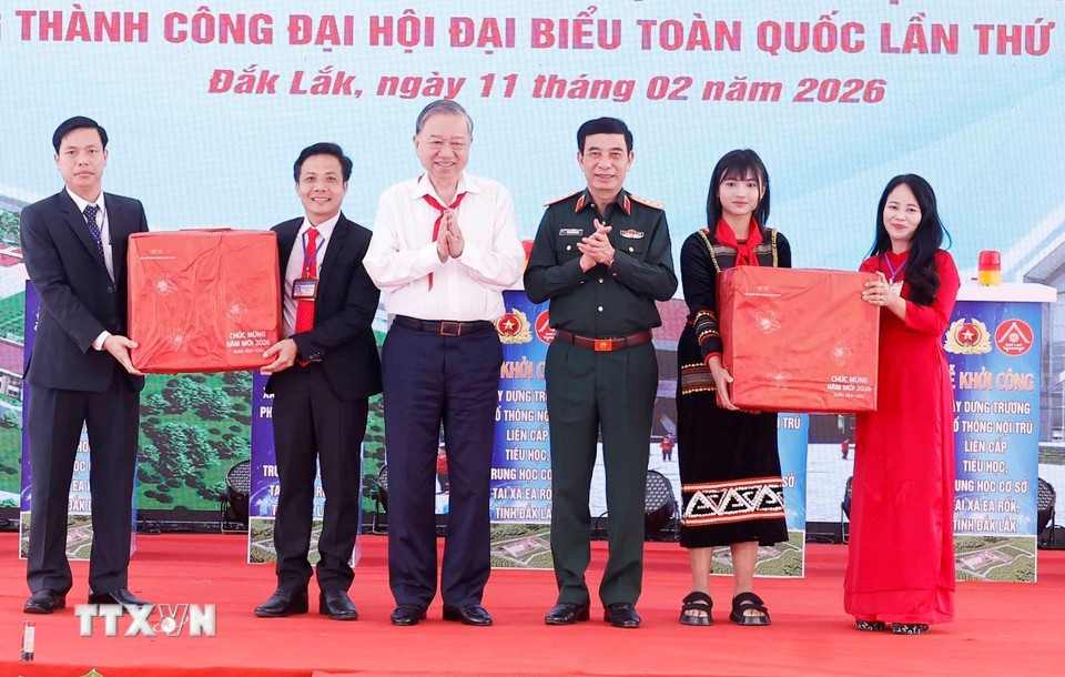 Tổng Bí thư: Bồi đắp nguồn nhân lực tại chỗ, từng bước nâng cao dân trí -0