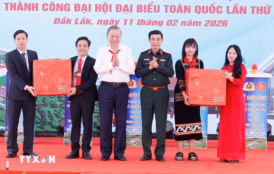 Tổng Bí thư: Bồi đắp nguồn nhân lực tại chỗ, từng bước nâng cao dân trí -0