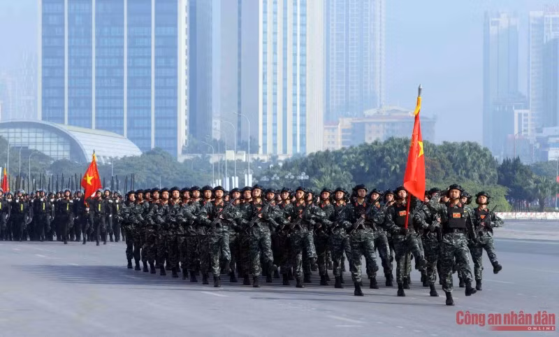 Thời gian qua, dưới sự chỉ đạo của Tiểu ban ANTT Đại hội XIV, lực lượng CAND đã triển khai đồng bộ, quyết liệt các nhóm giải pháp trọng tâm. Trong đó, đã ban hành các kế hoạch, quy trình, phương án bảo đảm ANTT. Đến nay, việc triển khai thực tiễn các phương án, kế hoạch cơ bản đã kết nối, đồng bộ, liên thông; hình thành mạng lưới, thế trận an ninh liên hoàn, trong-ngoài, trên-dưới, truyền thống, hiện đại, khép kín.