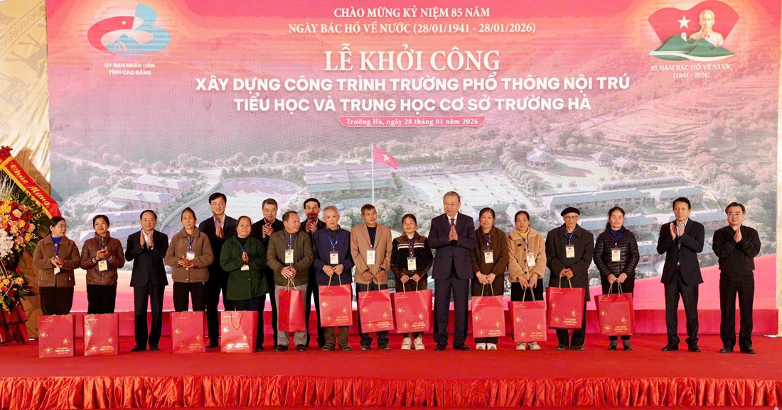 Học với khát vọng vươn lên, góp phần xây dựng quê hương cội nguồn Pác Bó ngày càng giàu đẹp -0