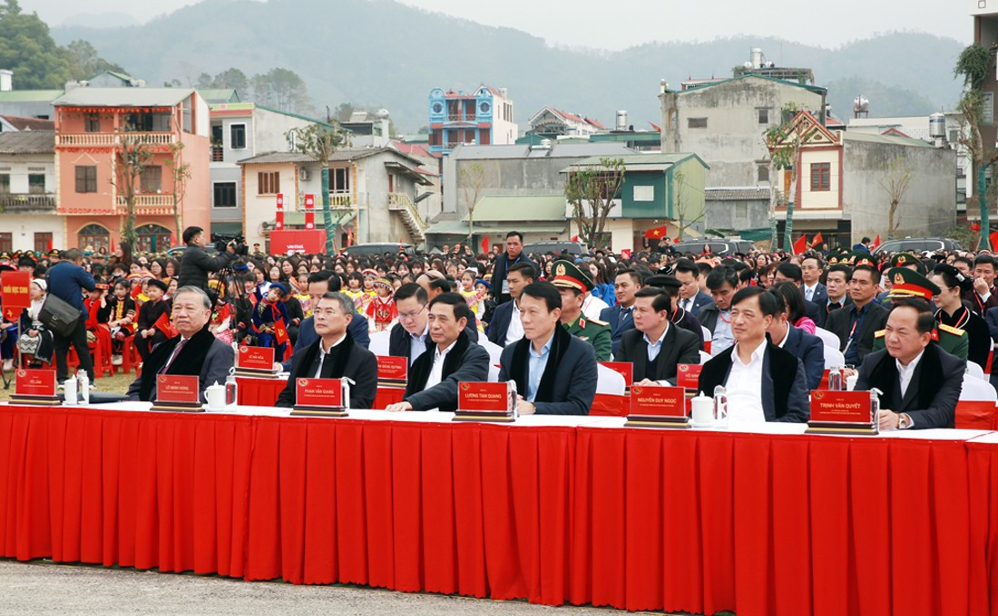 Cao Bằng cùng cả nước bước đi vững chắc trên con đường phát triển -0