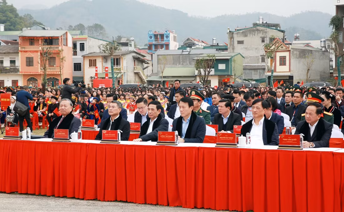 Cao Bằng cùng cả nước bước đi vững chắc trên con đường phát triển -0