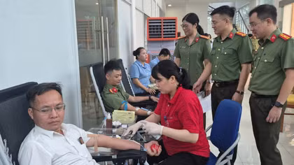 Ngày cao điểm "Kỳ nghỉ hồng" 2026: Lan tỏa tinh thần hiến máu vì đồng đội