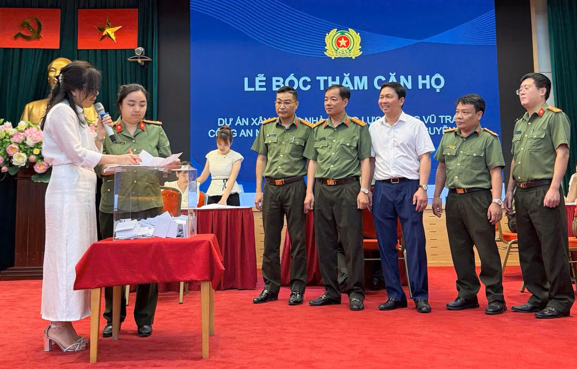 giam-sat-boc-tham.jpg