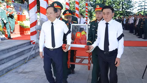 Thường trực Ban Bí thư Trần Cẩm Tú dự lễ truy điệu và an táng hài cốt liệt sĩ tại Hà Tĩnh