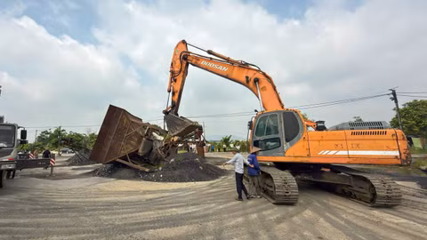 Cưỡng chế, xử lý 6 bến vật liệu xây dựng không phép ven sông