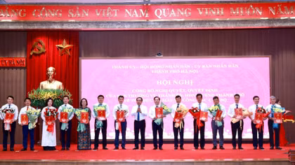 Hà Nội công bố 47 quyết định về công tác cán bộ 