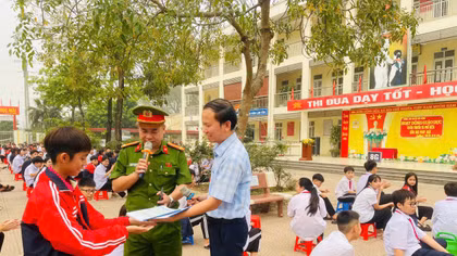 Gần dân bằng những clip tuyên truyền “triệu view”