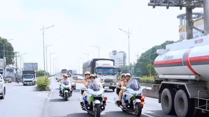 Cảnh sát giao thông Công an TP Đồng Nai ra quân kiểm tra, xử lý xe khách vi phạm 