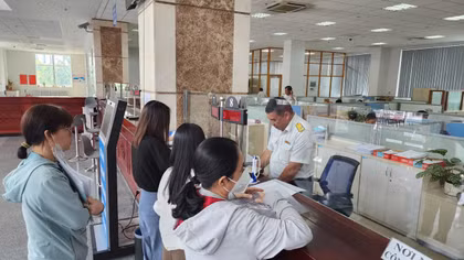 Chấm dứt tình trạng không biết bị tạm hoãn xuất cảnh do nợ thuế