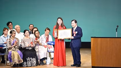 Đại diện Việt Nam nhận Giải thưởng “Cộng đồng cho Công dân toàn cầu"