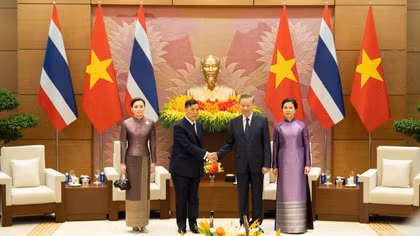 Lễ đón chính thức Nhà vua và Hoàng hậu Thái Lan thăm cấp Nhà nước tới Việt Nam