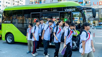 Quảng Ninh đưa đón học sinh miễn phí bằng xe buýt điện