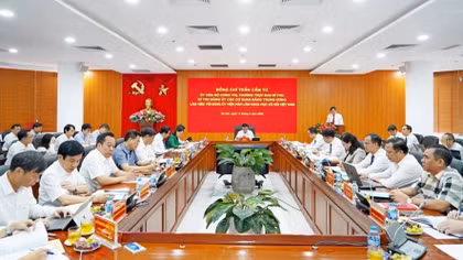 Các đại biểu tham dự buổi làm việc.
