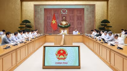 Thủ tướng Chính phủ Lê Minh Hưng chủ trì cuộc làm việc với Bộ Tài chính và các bộ, ngành, cơ quan liên quan về 4 dự án luật - Ảnh: chinhphu.vn/Nhật Bắc