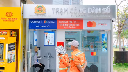 Trạm Công dân số đầu tiên tại phố đi bộ Nguyễn Huệ đưa tiện ích y tế số đến “gần dân, sát dân” hơn