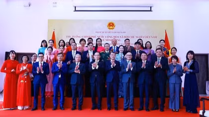 Thủ tướng Lê Minh Hưng gặp gỡ cán bộ, nhân viên các cơ quan đại diện Việt Nam tại Ấn Độ