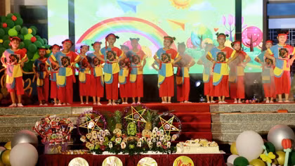 Các tiết mục văn nghệ sôi động, mang đến không khí vui tươi, rộn ràng cho đêm Trung thu.