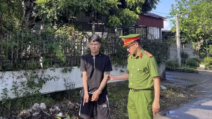 Bắt kẻ liên tiếp cướp túi xách, ví da của cụ ông