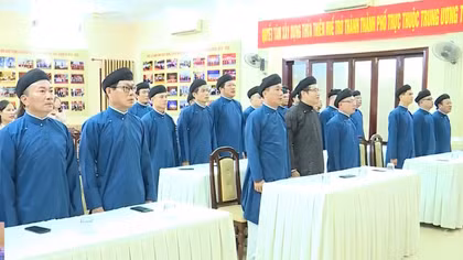 Sau hơn 30 năm lại nói về chuyện quốc phục