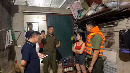 Vận động, di dời người dân đến nơi an toàn