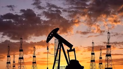 Giá dầu Brent chạm mốc 110 USD/thùng, cao nhất trong 5 tháng