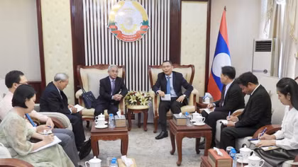 Trường Đại học Cửu Long làm việc với Bộ Công nghệ và Truyền thông Lào