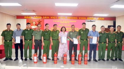 Hà Nội: Hội Cựu CAND phường Dương Nội làm cầu nối đưa trí tuệ chuyên gia PCCC đến địa bàn dân cư