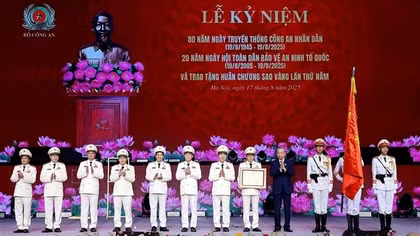 Toàn cảnh Lễ Kỷ niệm 80 năm Ngày Truyền thống CAND và đón nhận Huân chương Sao Vàng