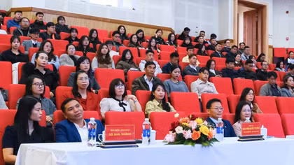Hội nghị được tổ chức dưới hình thức trực tiếp tại Hội trường Trung tâm hành chính tập trung tỉnh Lâm Đồng và trực tuyến tới các xã, phường và đặc khu.
