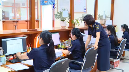Siết quản lý hàng miễn thuế tại Nội Bài: Chặt từ kho, kín từ cửa hàng